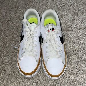 women’s nike shoes size 5.5